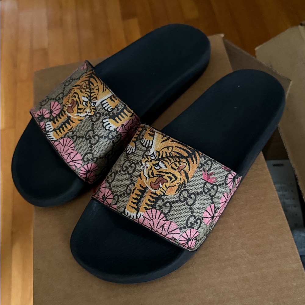 Gucci Bengal Tiger Sakura Slides - Picture 13 of 16